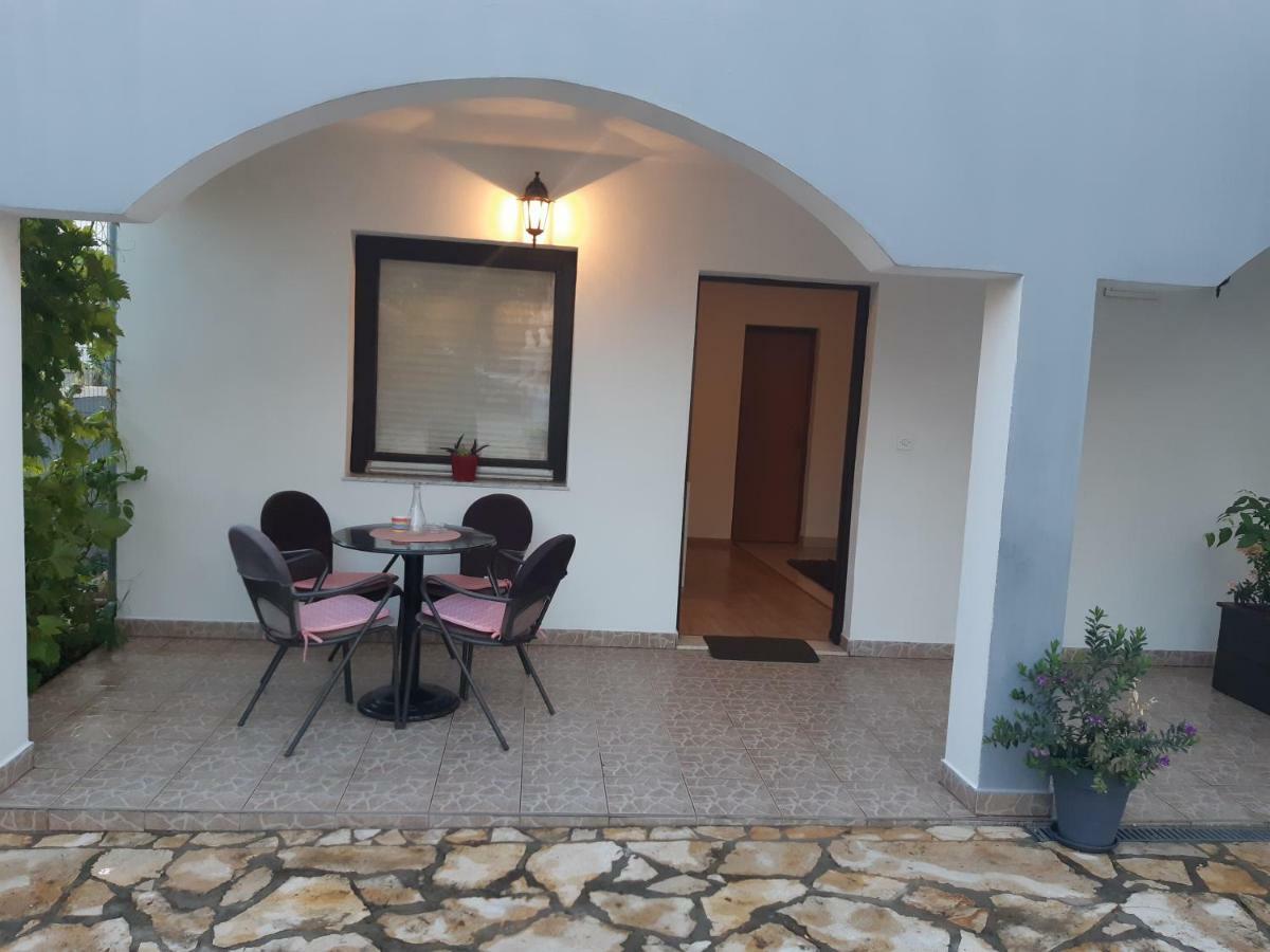 Apartments Lola Biograd Na Moru Εξωτερικό φωτογραφία